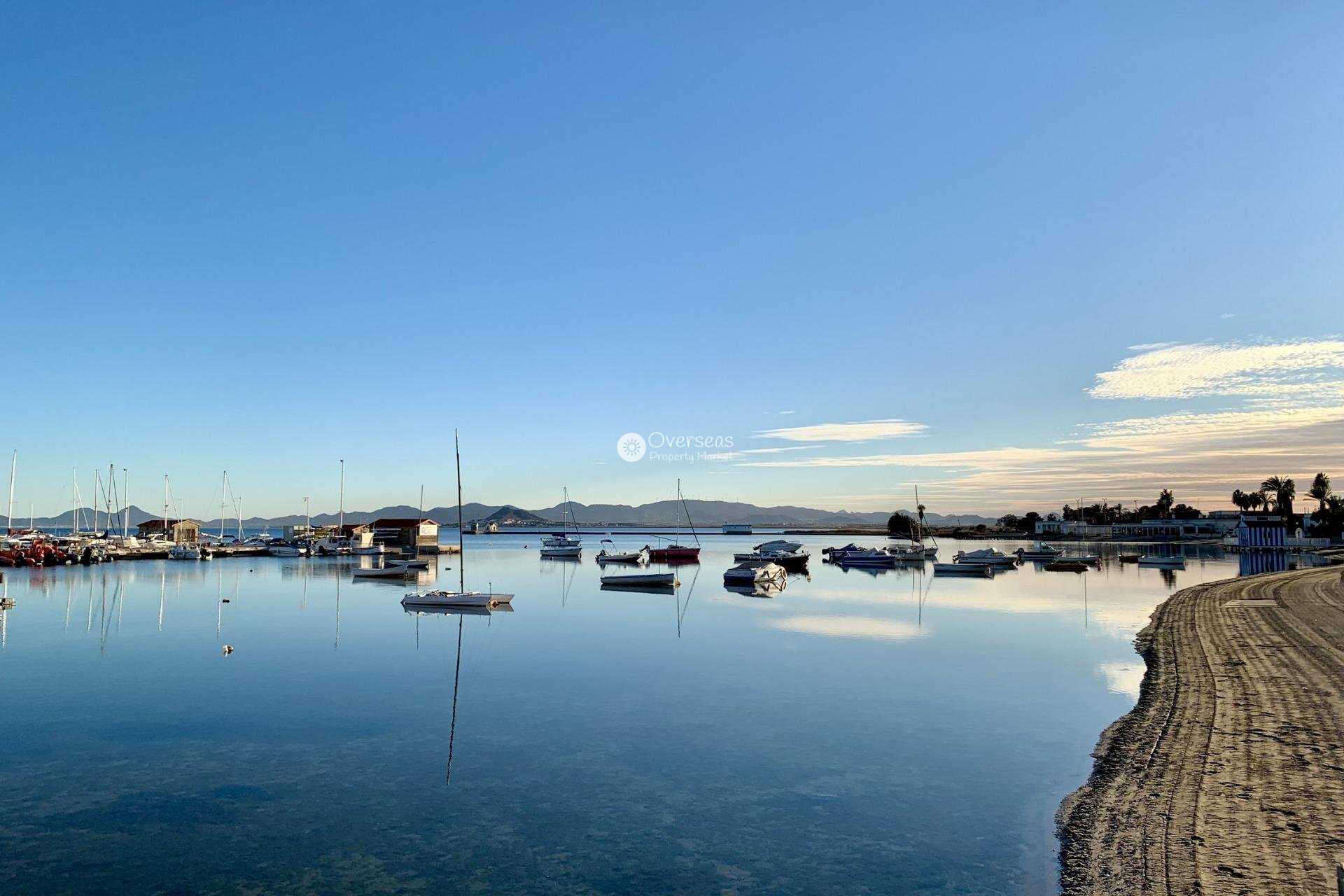 Obra nueva - Villa -
Los Alcazares