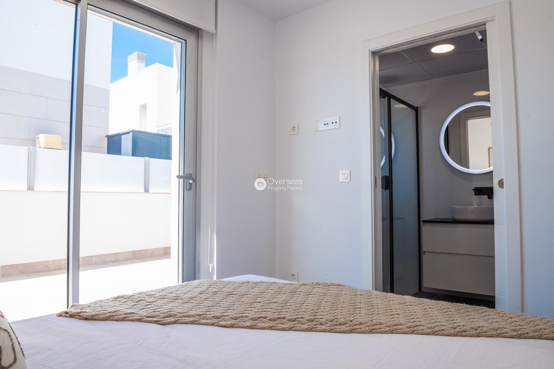 Obra nueva - Villa -
Los Alcazares