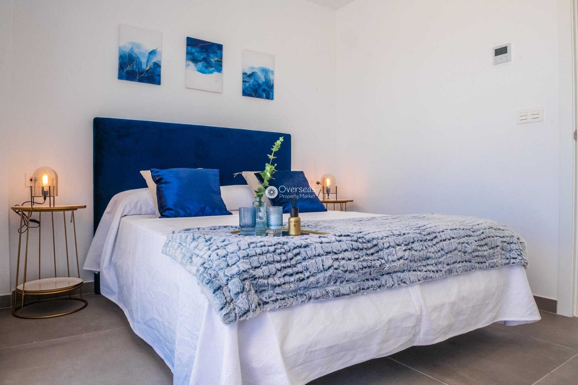 Obra nueva - Villa -
Los Alcazares