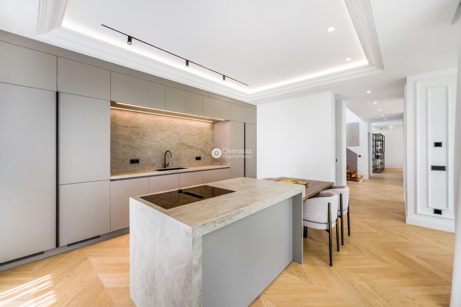 Obra nueva - Villa -
Marbella