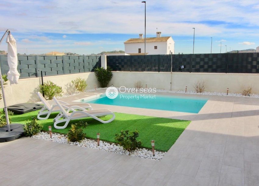 Obra nueva - Villa -
Pinoso - Lel