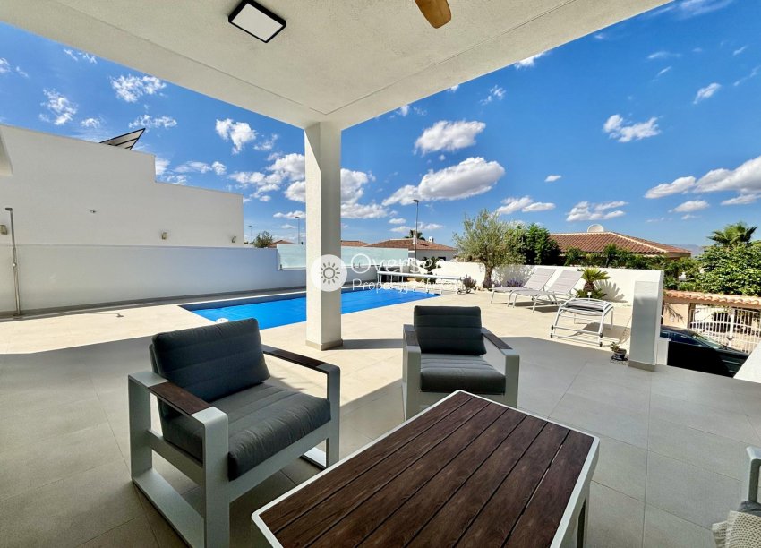 Obra nueva - Villa -
Rojales