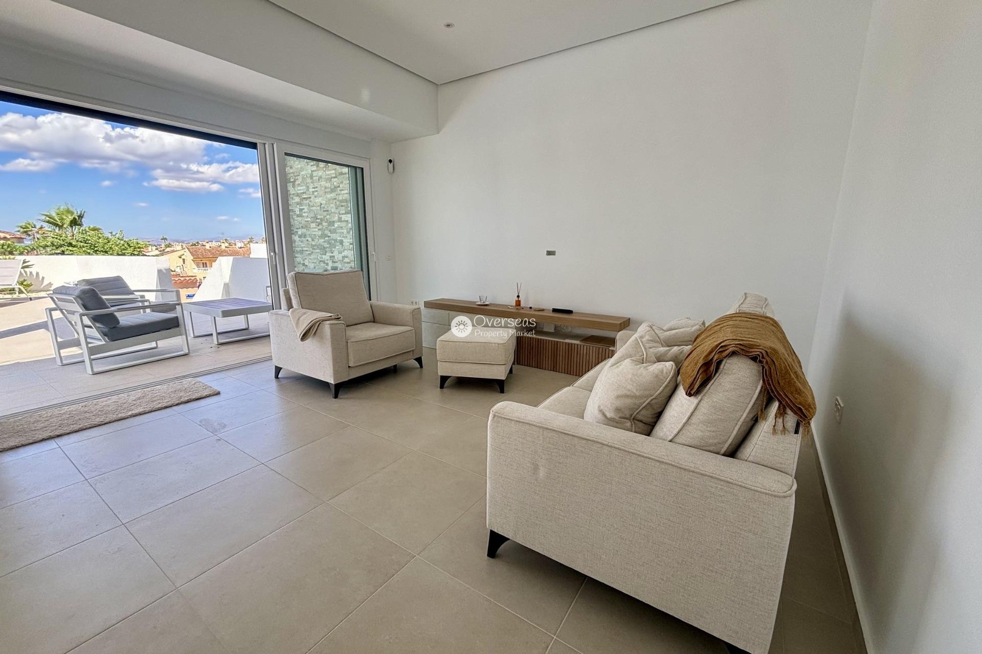 Obra nueva - Villa -
Rojales