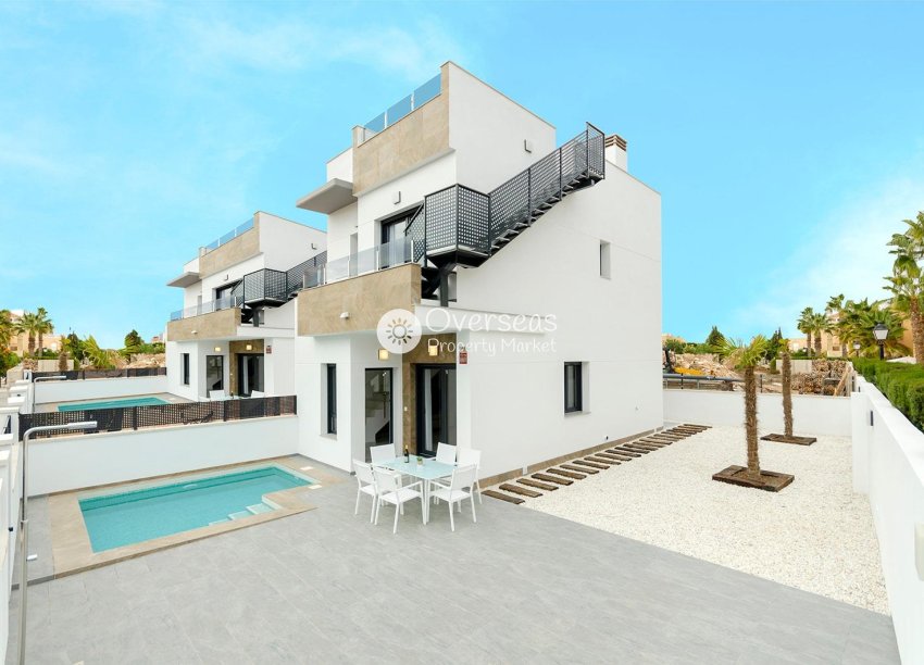 Obra nueva - Villa -
Torrevieja