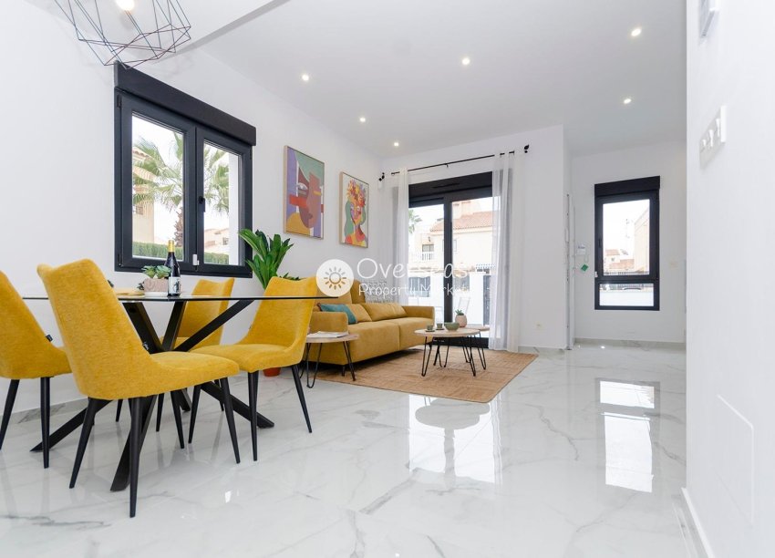 Obra nueva - Villa -
Torrevieja