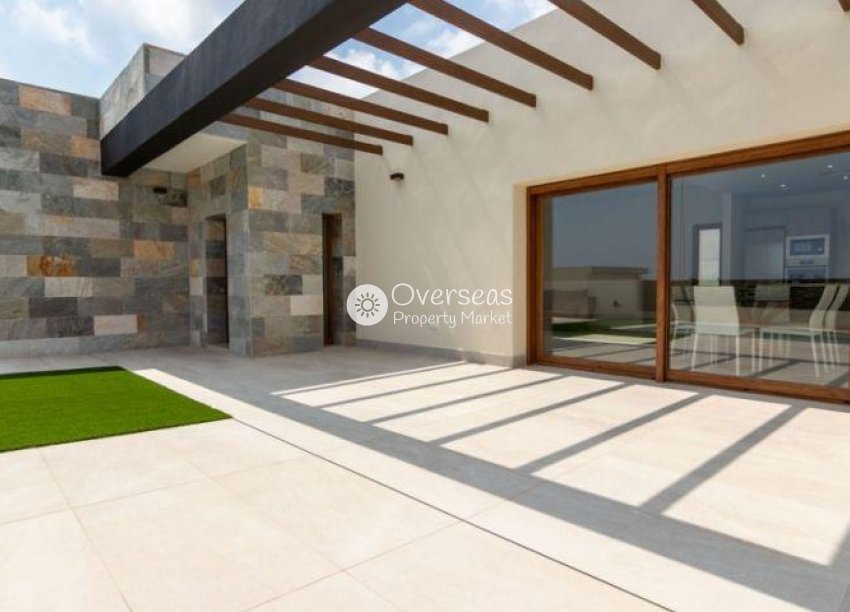 Obra nueva - Villa -
Torrevieja