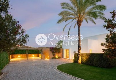Nowy budynek - Villa -
Casares