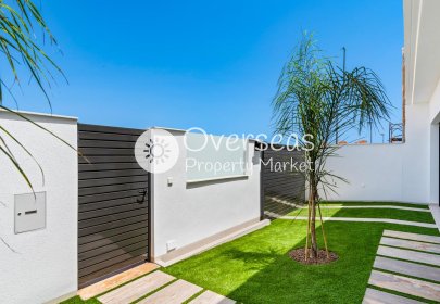 Obra nueva - Adosado -
Los Alcazares