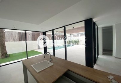 Nowy budynek - Villa -
Orihuela Costa