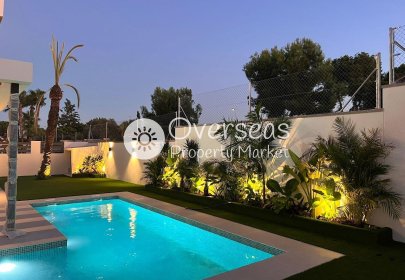 Nowy budynek - Villa -
Orihuela Costa