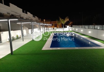 Nowy budynek - Kamienica -
Pilar de La Horadada