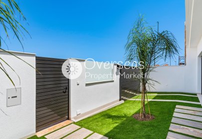 Obra nueva - Villa -
Los Alcazares