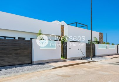 Obra nueva - Villa -
Los Alcazares