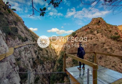 Neue Gebäude - Wohnung -
Relleu