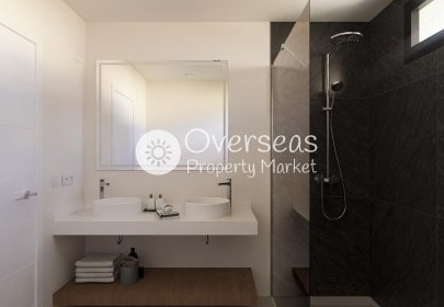 Obra nueva - Villa -
Baños y Mendigo