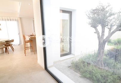 Obra nueva - Villa -
Baños y Mendigo