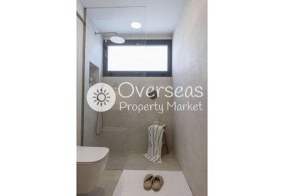 Obra nueva - Villa -
Baños y Mendigo