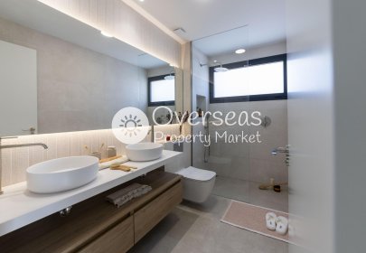 Obra nueva - Villa -
Baños y Mendigo