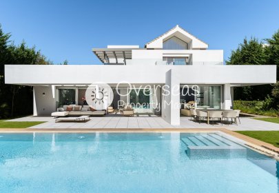Obra nueva - Villa -
Estepona