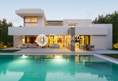 Obra nueva - Villa -
Estepona